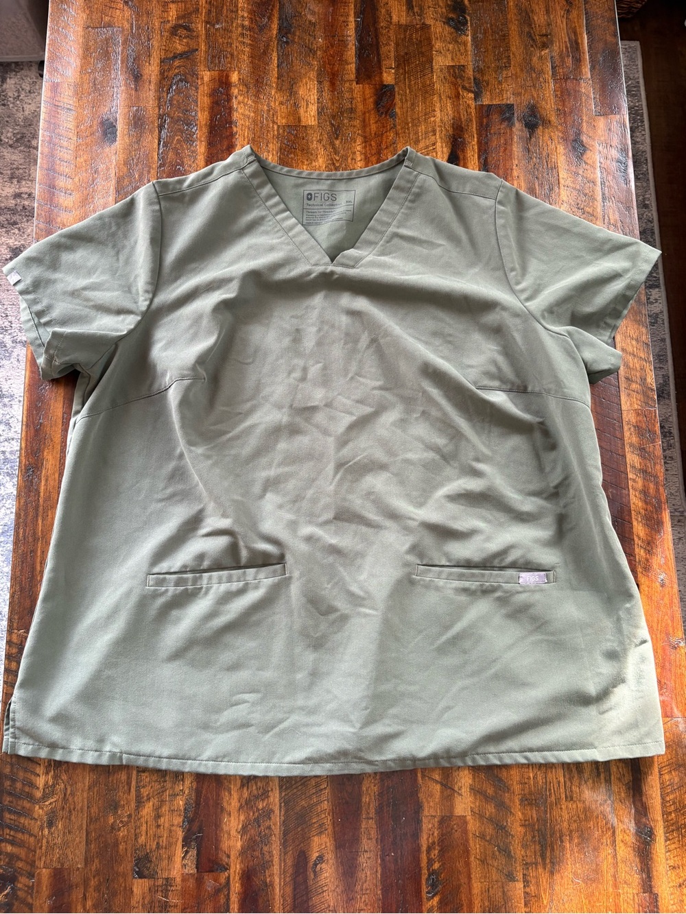 Figs, Casma Three-Pocket Scrub Top, 3XL, Color: Moss, good condition.